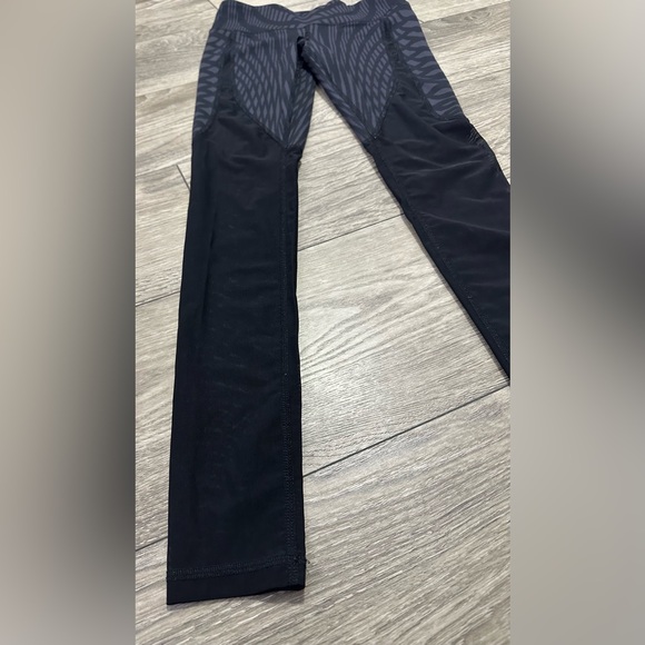 🖤 ALO YOGA Motion Mesh Leggings - Size Small 🖤 - Picture 5 of 8